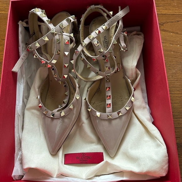 VALENTINO GARAVANI
Patent Rockstud Heels - Picture 1 of 9